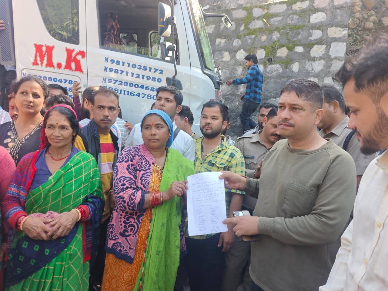 Argument between MLA and women